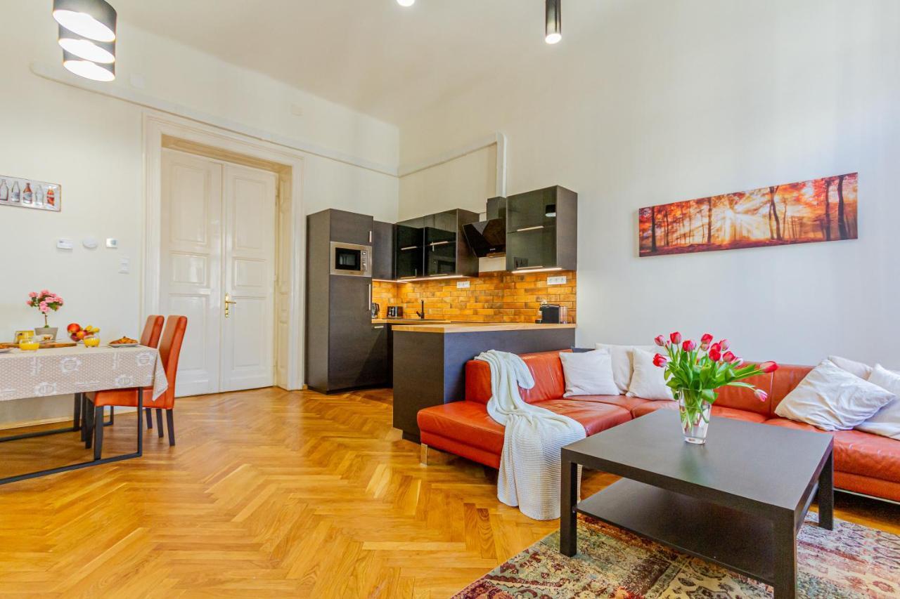 Supercentral Boutique Suite บูดาเปสต์ ภายนอก รูปภาพ