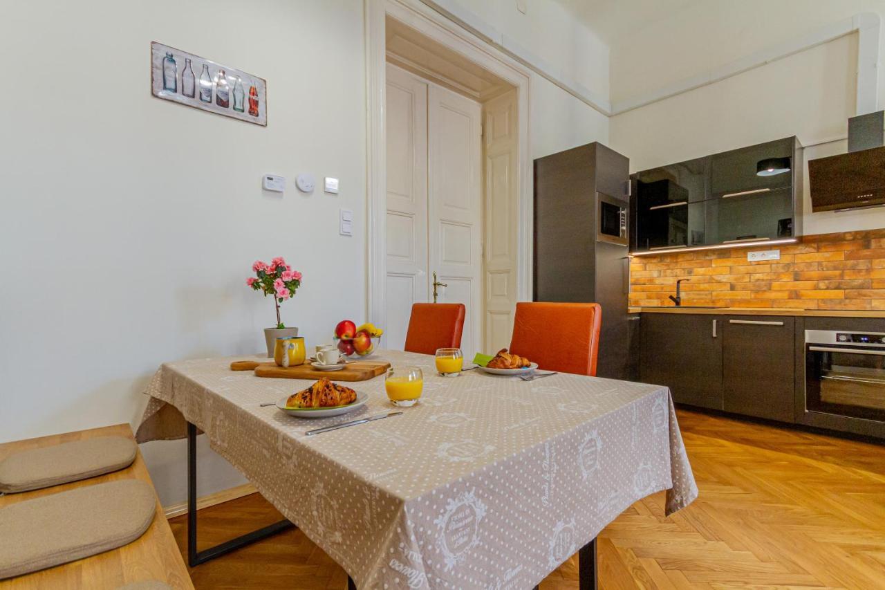 Supercentral Boutique Suite บูดาเปสต์ ภายนอก รูปภาพ